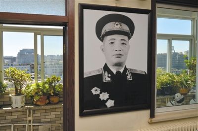 9月3日，在李中权将军生前的居所内，他曾经亲手打理过的绿植在阳台上仍是一片翠绿。新京报记者 吴江 摄