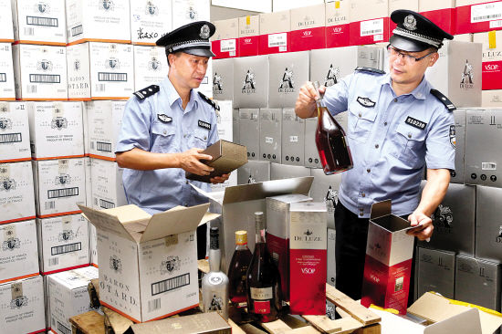 ■广州海关开展“绿风”行动中破获烟酒走私案。通讯员供图