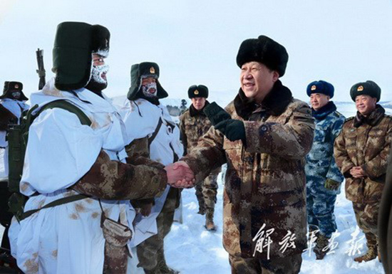 2014年1月26日，习近平来到祖国边疆的内蒙古阿尔山，冒着摄氏零下30多度的严寒，迎风踏雪慰问在边防线上巡逻执勤的官兵。